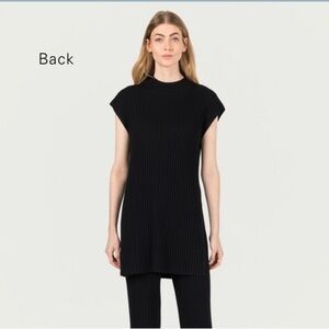 Donna Hallhuber black tunic